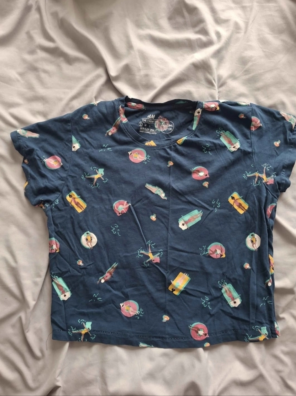 H&M Navy Blue Crop Short Sleeve Tee with Colorful Summer Float Print